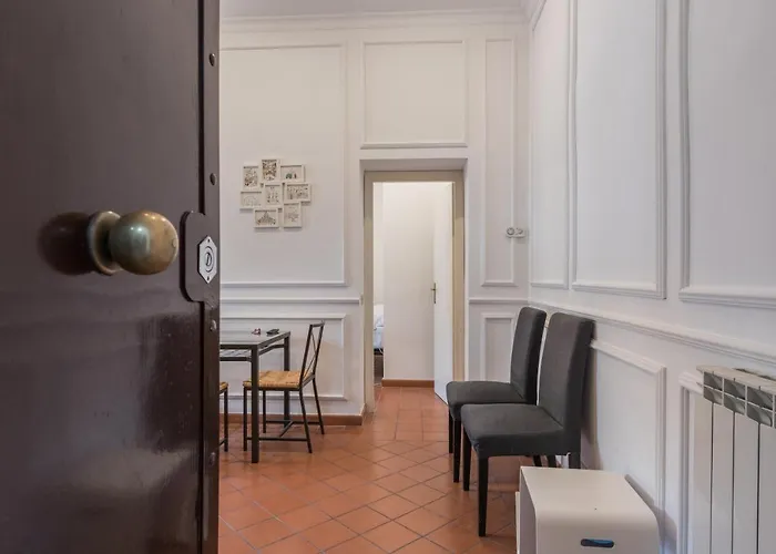 Joivy Trevi Fountain's Relais Rome