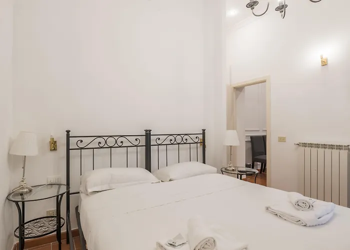 Joivy Trevi Fountain's Relais Rome